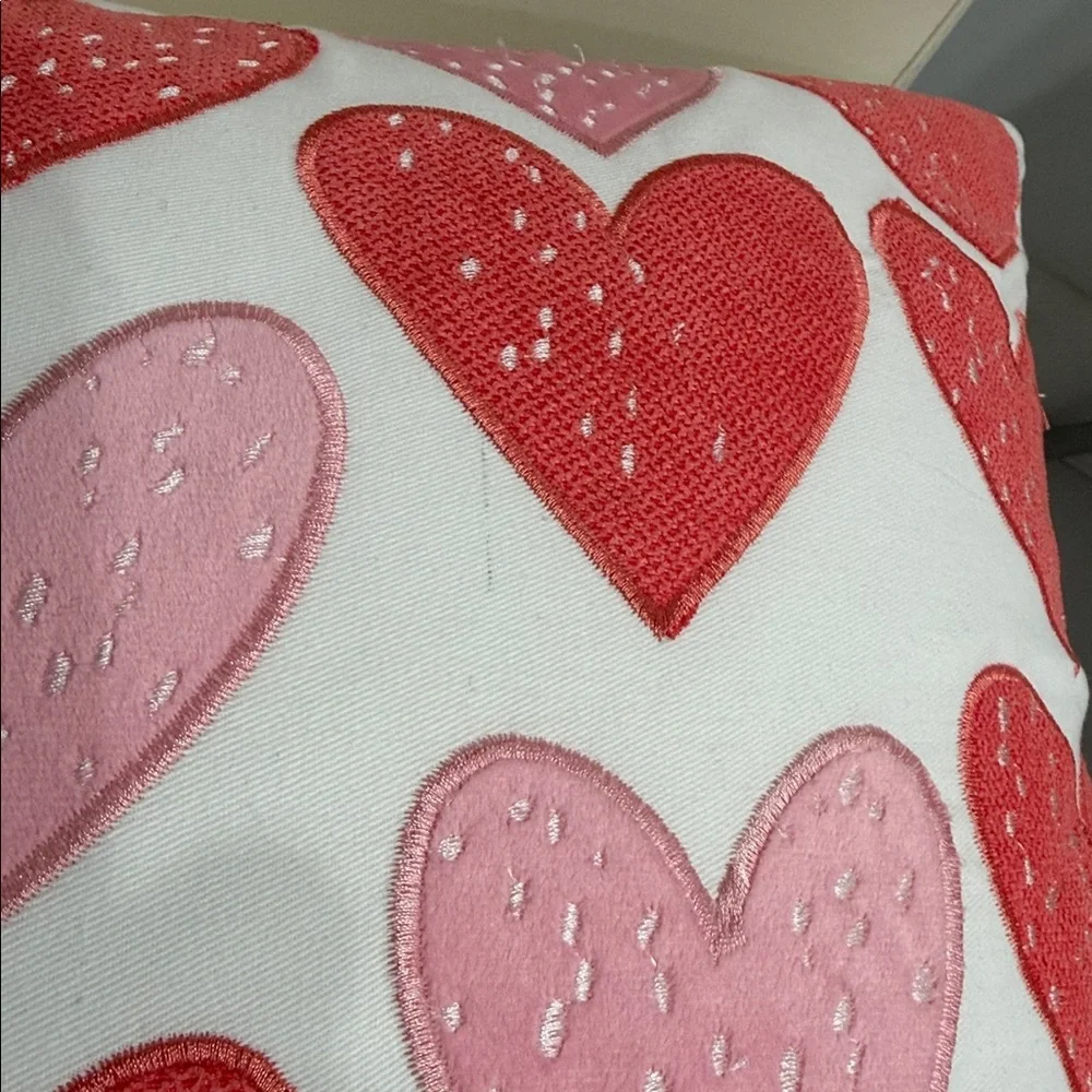 Celerie ❤️White/Pink/Red Hearts Pattern Holiday Pillow